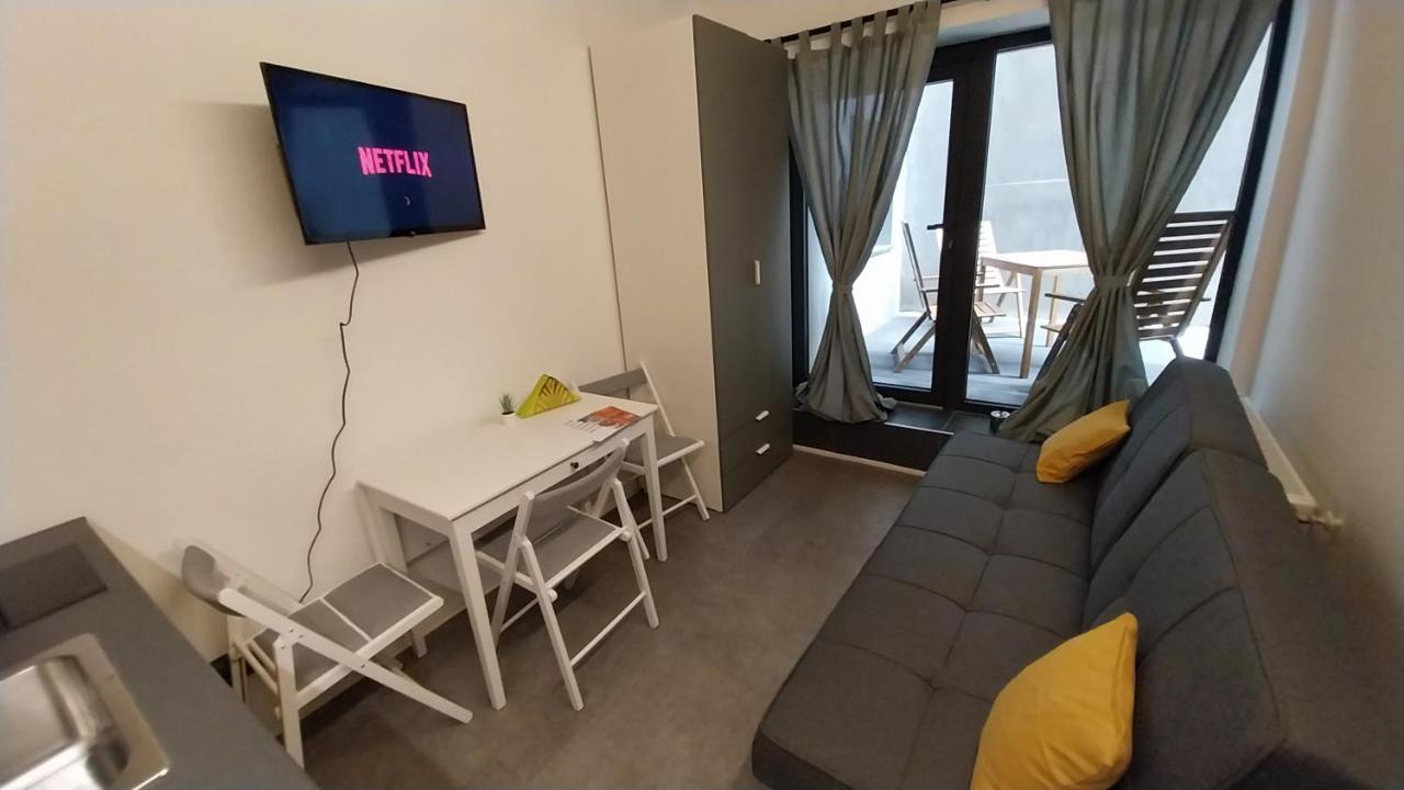 Peaceful Basement Apartment With Terrace & Free Gym Boedapest Buitenkant foto