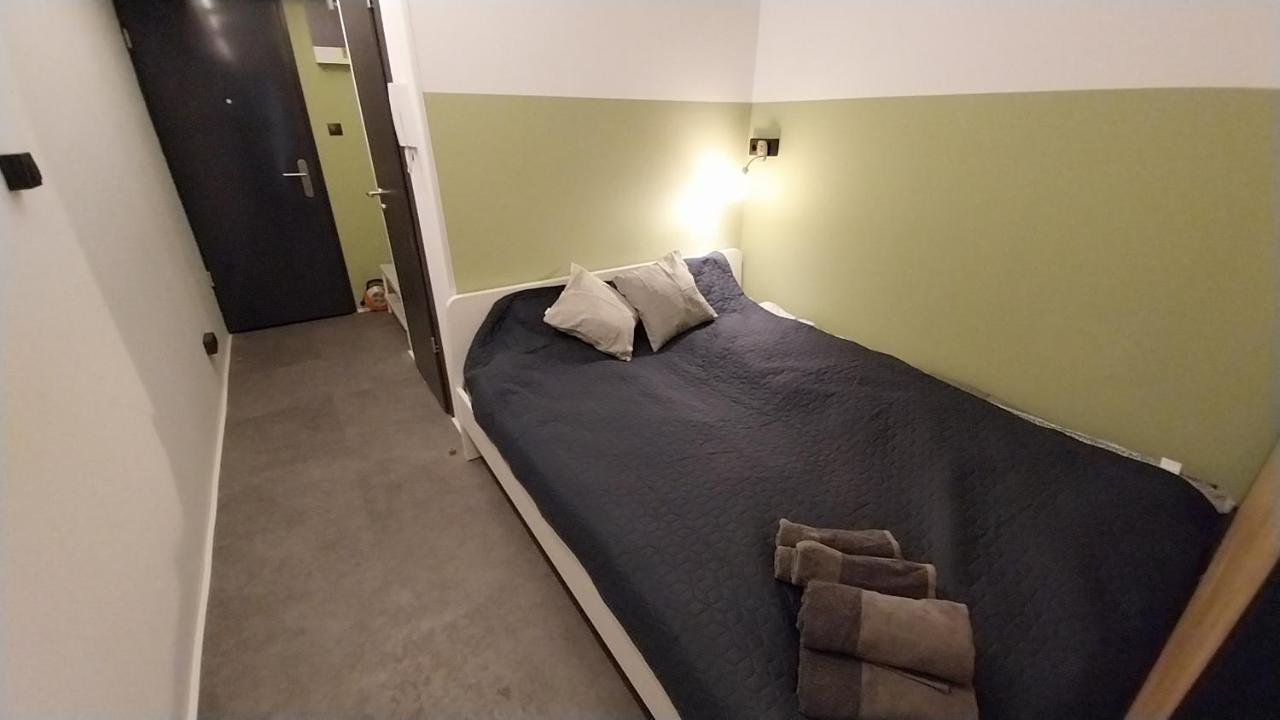 Peaceful Basement Apartment With Terrace & Free Gym Boedapest Buitenkant foto