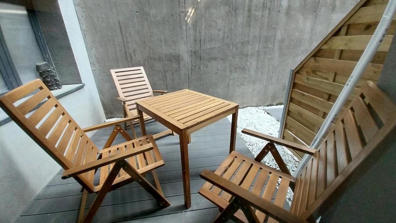 Peaceful Basement Apartment With Terrace & Free Gym Boedapest Buitenkant foto