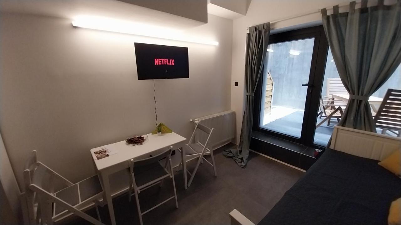Peaceful Basement Apartment With Terrace & Free Gym Boedapest Buitenkant foto