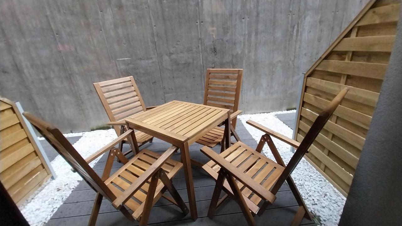 Peaceful Basement Apartment With Terrace & Free Gym Boedapest Buitenkant foto