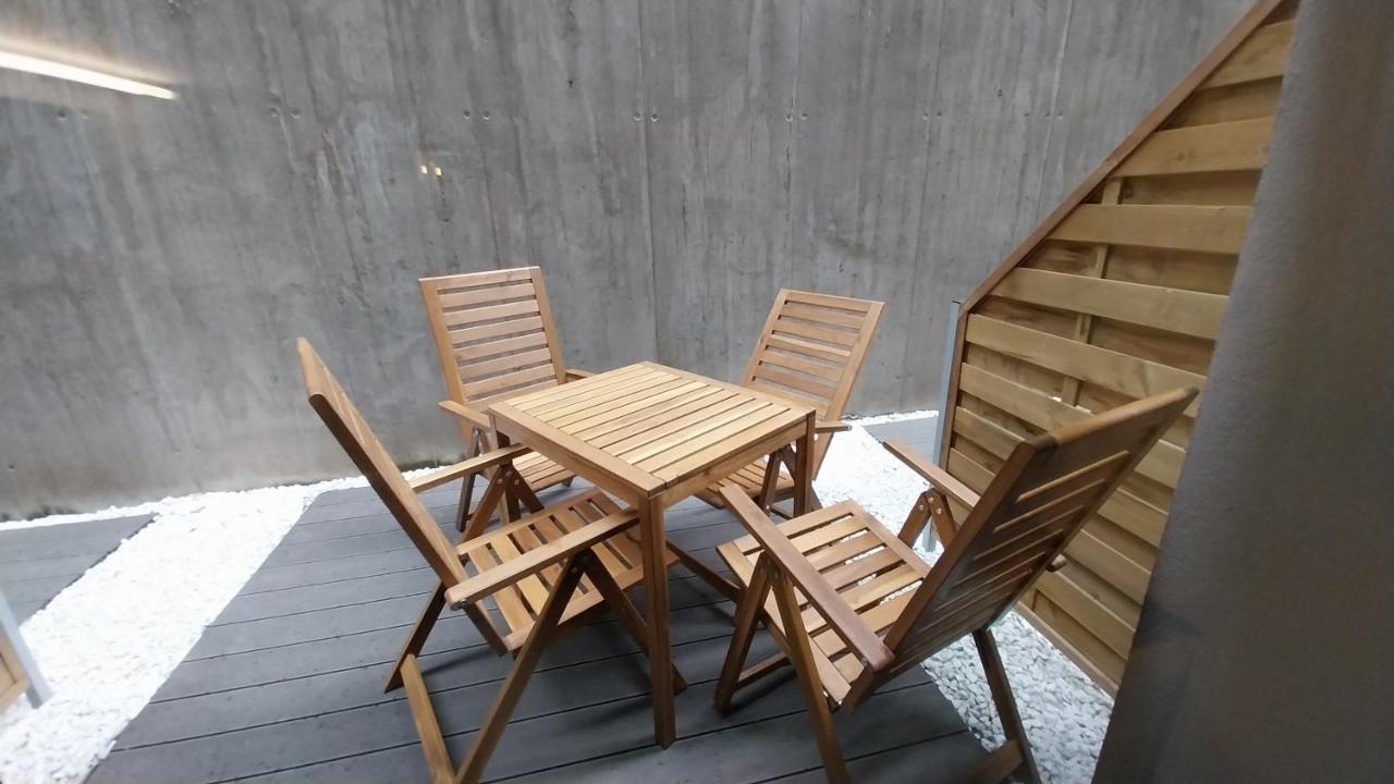 Peaceful Basement Apartment With Terrace & Free Gym Boedapest Buitenkant foto