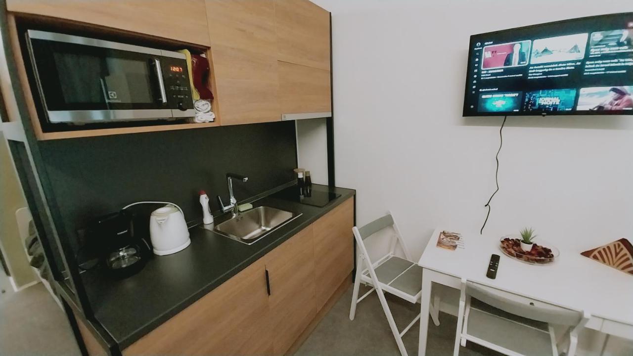 Peaceful Basement Apartment With Terrace & Free Gym Boedapest Buitenkant foto