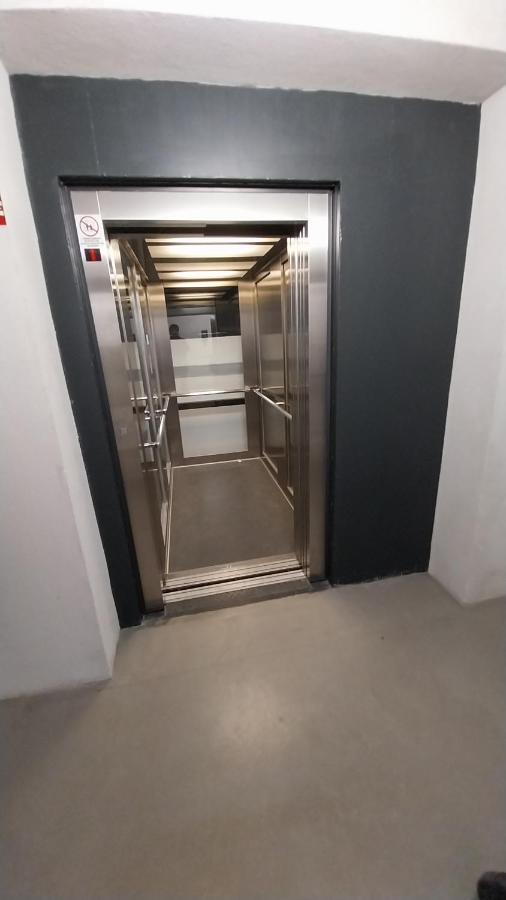 Peaceful Basement Apartment With Terrace & Free Gym Boedapest Buitenkant foto