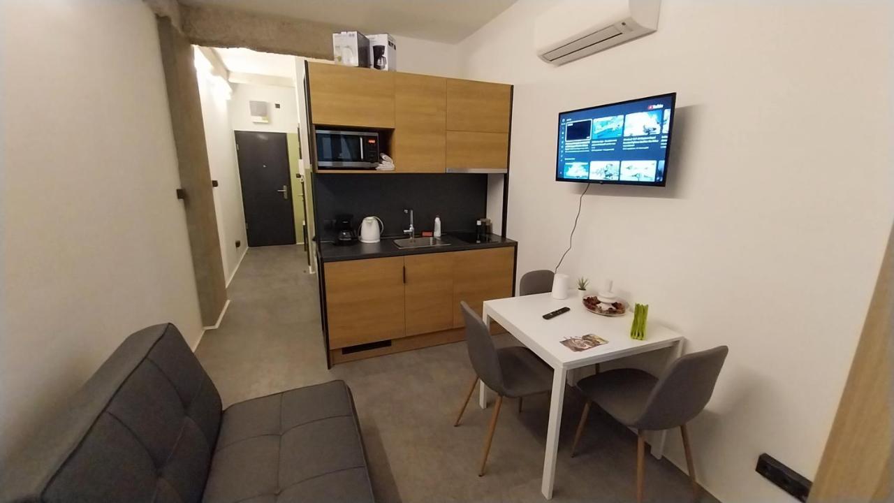 Peaceful Basement Apartment With Terrace & Free Gym Boedapest Buitenkant foto