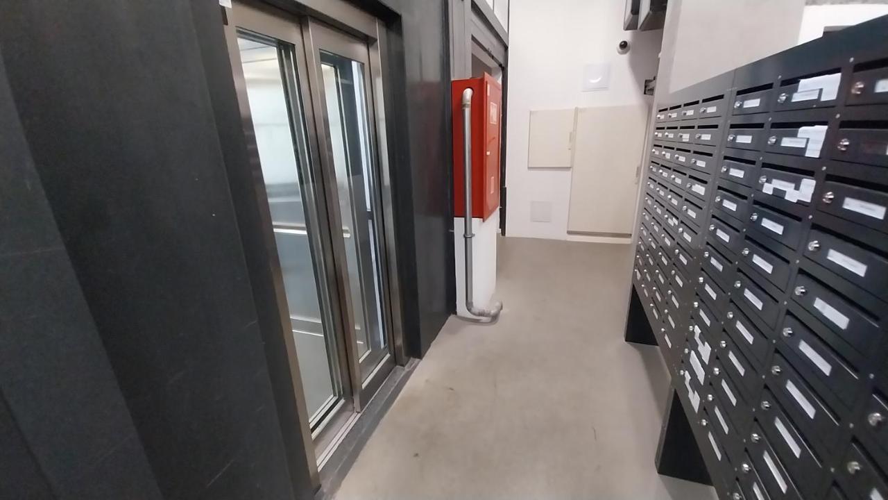 Peaceful Basement Apartment With Terrace & Free Gym Boedapest Buitenkant foto