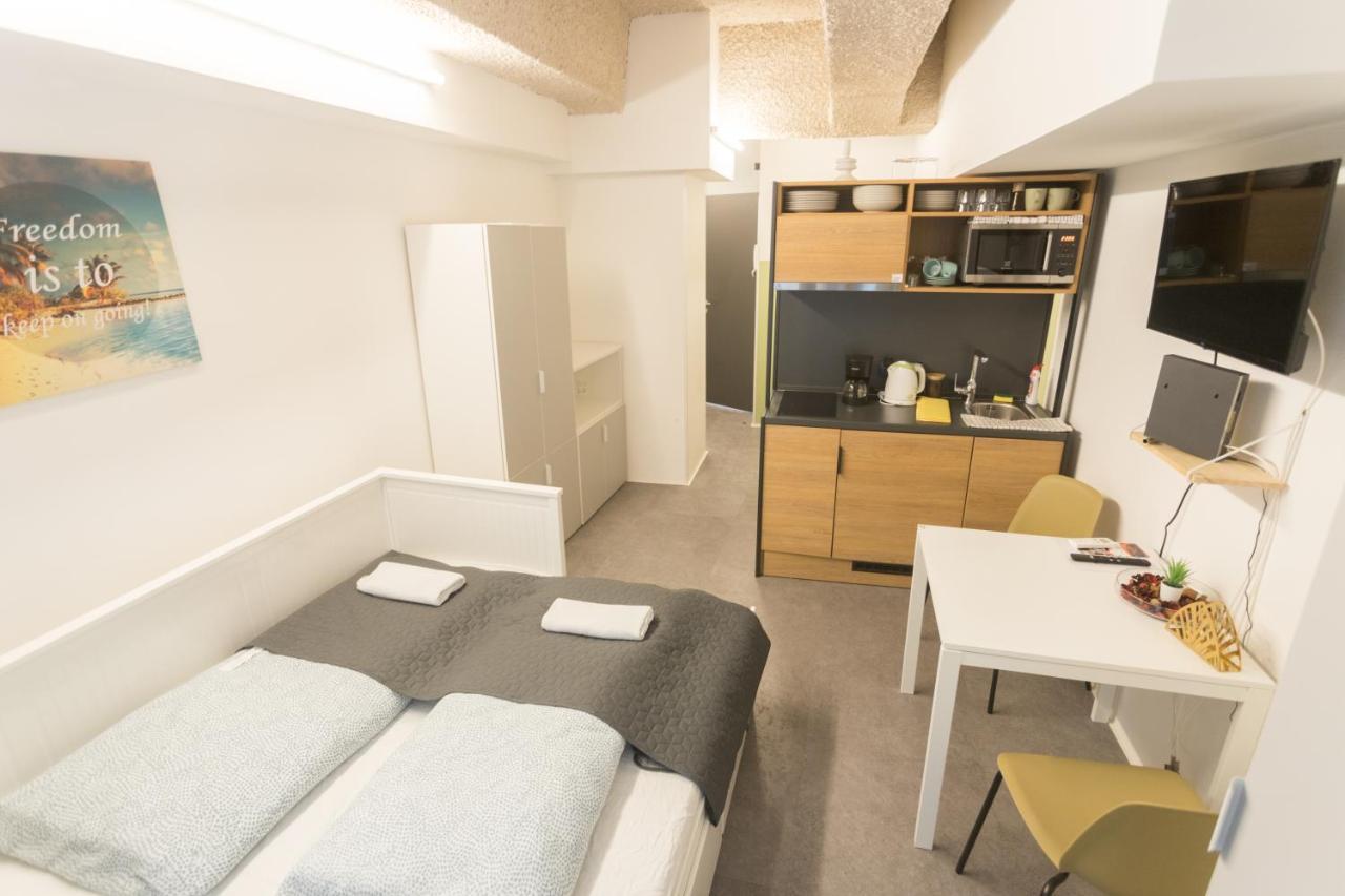 Peaceful Basement Apartment With Terrace & Free Gym Boedapest Buitenkant foto