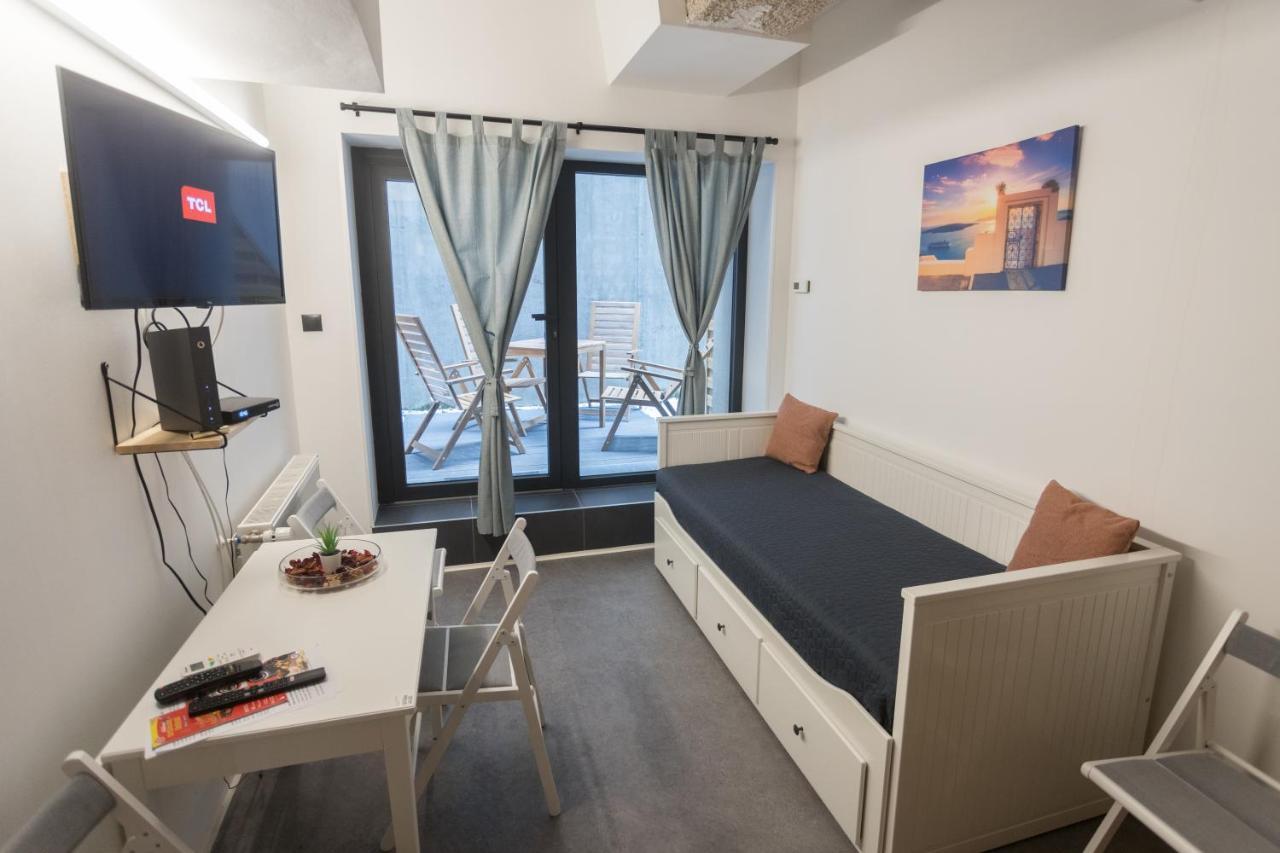 Peaceful Basement Apartment With Terrace & Free Gym Boedapest Buitenkant foto