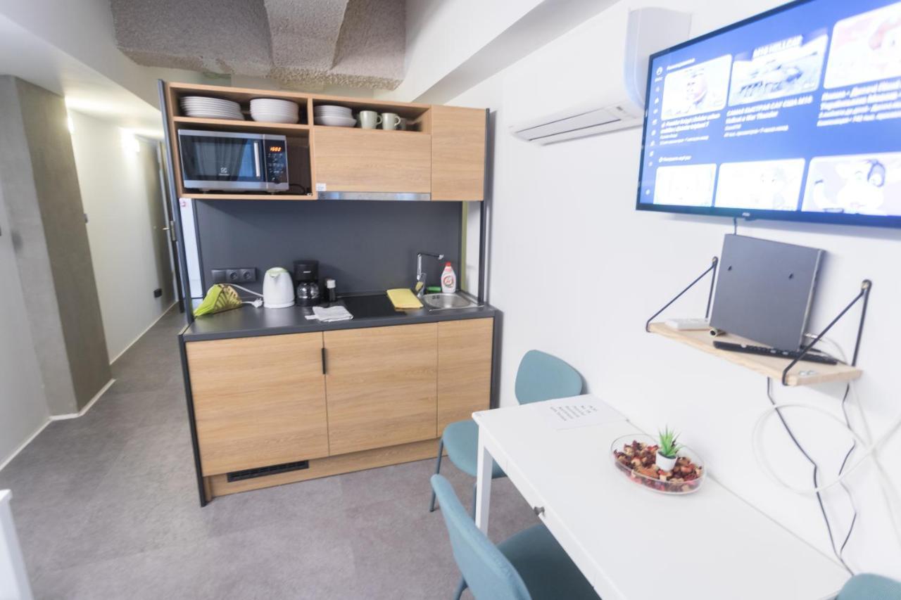 Peaceful Basement Apartment With Terrace & Free Gym Boedapest Buitenkant foto