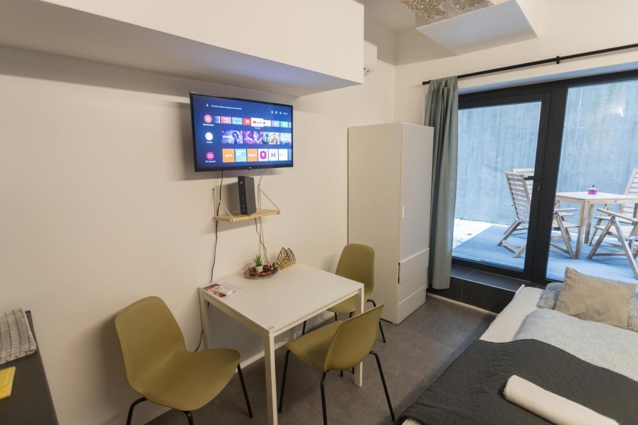 Peaceful Basement Apartment With Terrace & Free Gym Boedapest Buitenkant foto