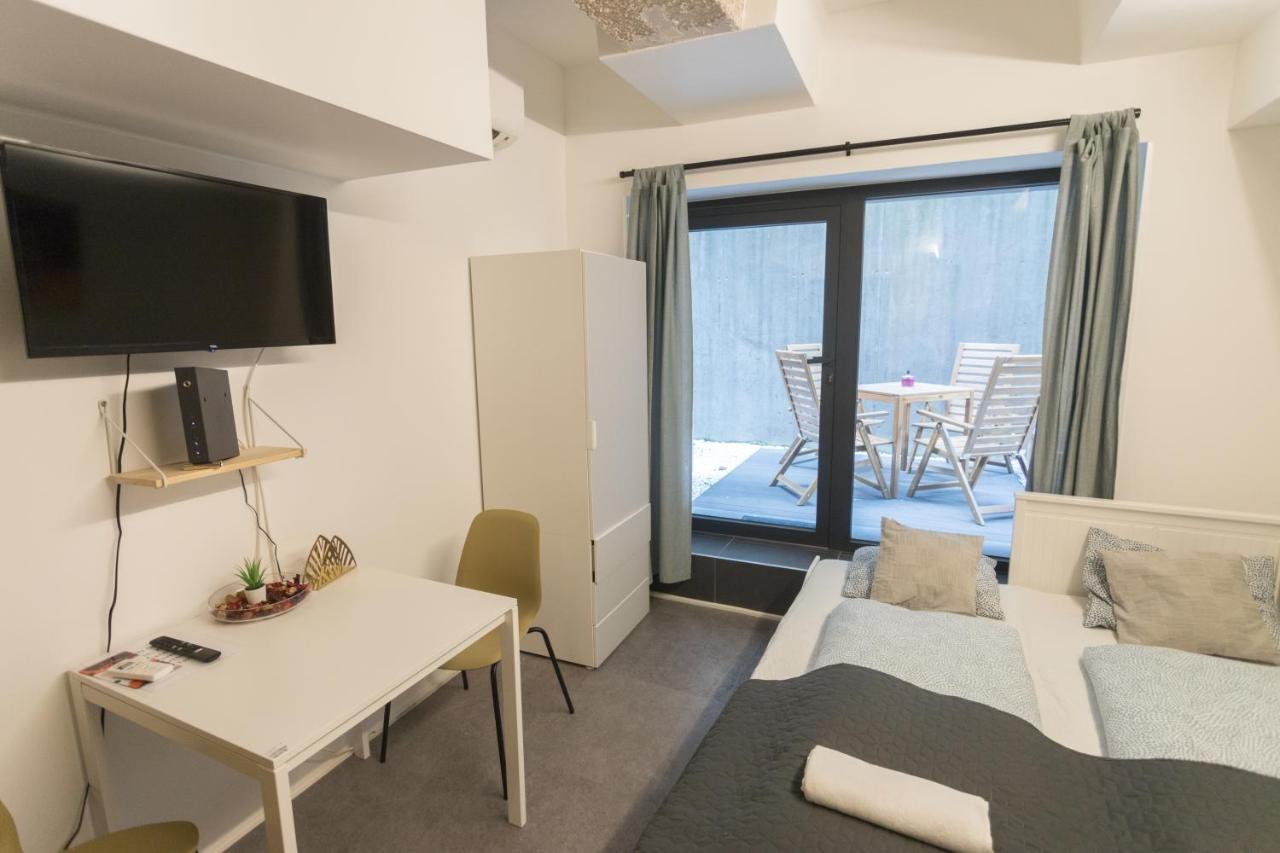 Peaceful Basement Apartment With Terrace & Free Gym Boedapest Buitenkant foto