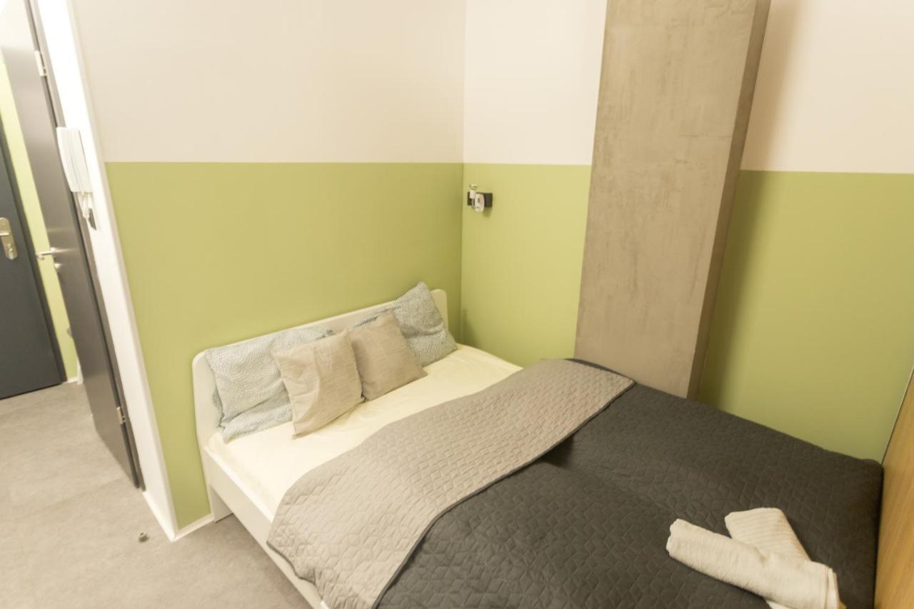 Peaceful Basement Apartment With Terrace & Free Gym Boedapest Buitenkant foto