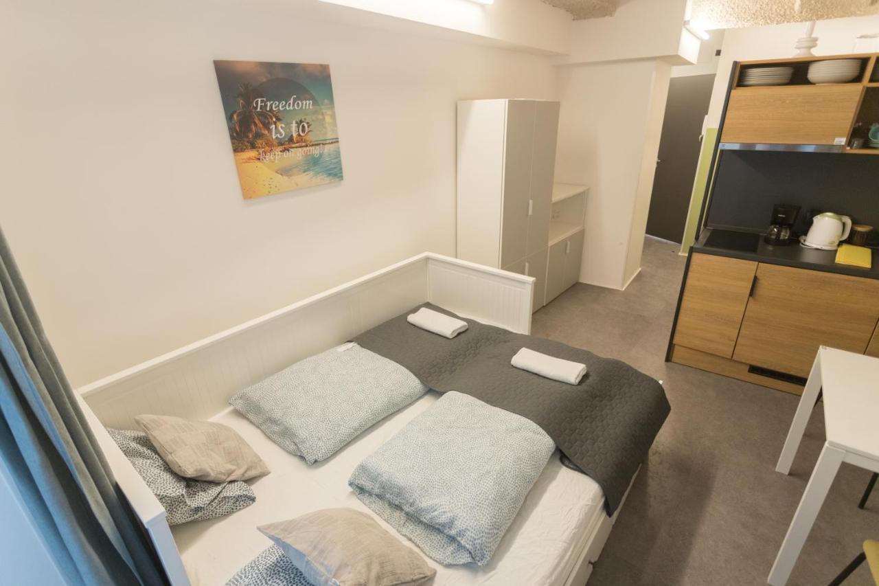 Peaceful Basement Apartment With Terrace & Free Gym Boedapest Buitenkant foto