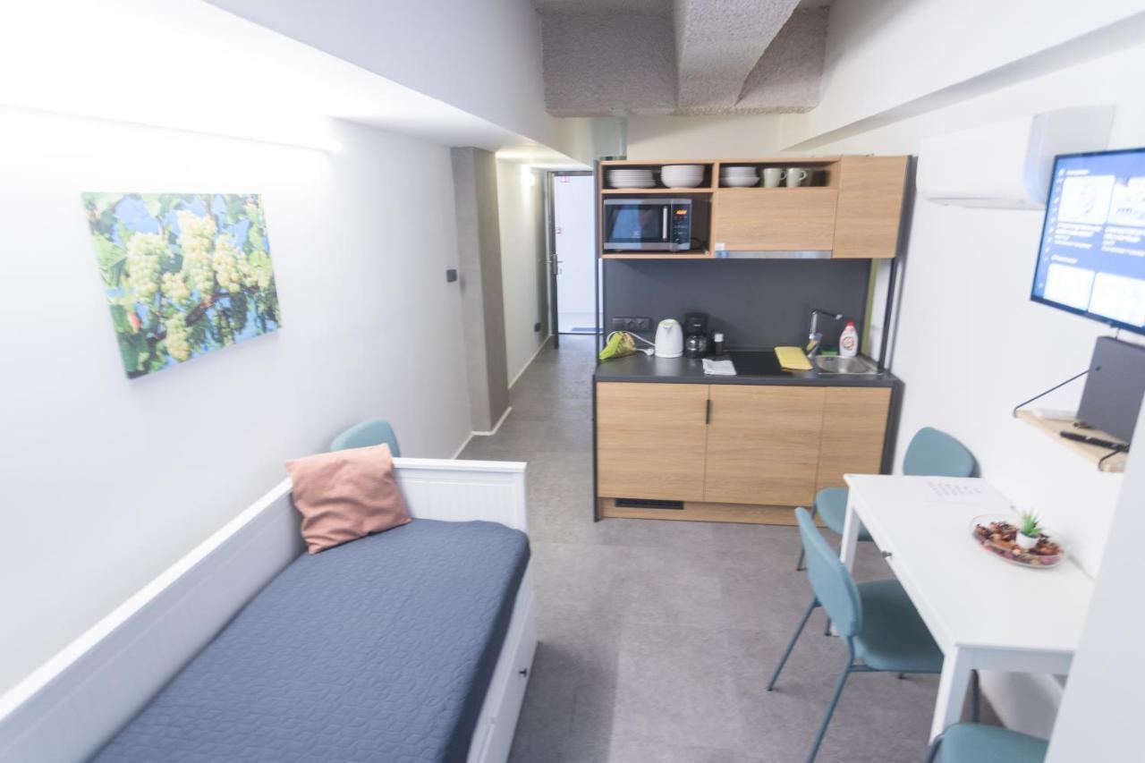 Peaceful Basement Apartment With Terrace & Free Gym Boedapest Buitenkant foto