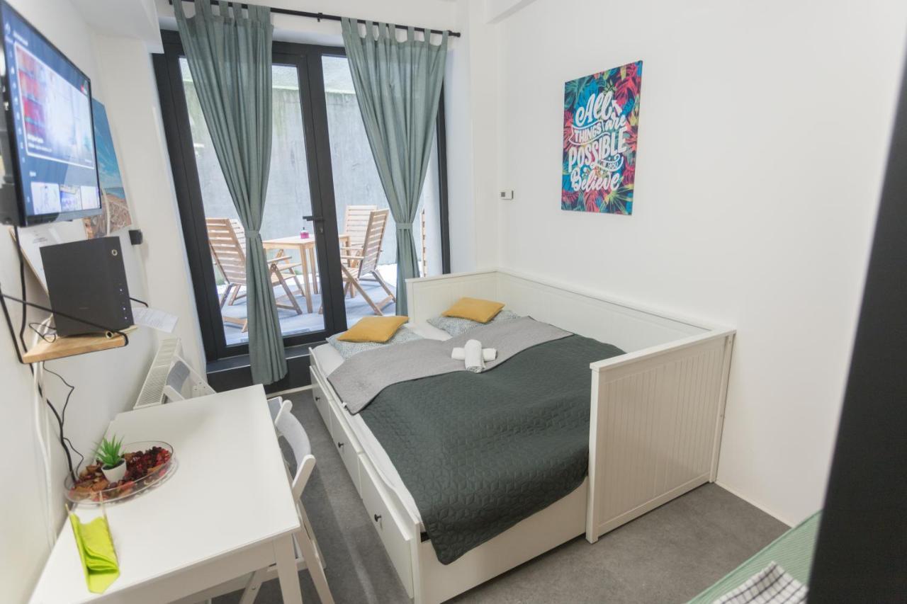 Peaceful Basement Apartment With Terrace & Free Gym Boedapest Buitenkant foto