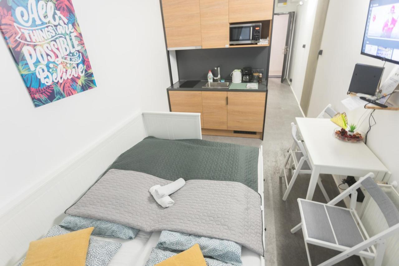 Peaceful Basement Apartment With Terrace & Free Gym Boedapest Buitenkant foto