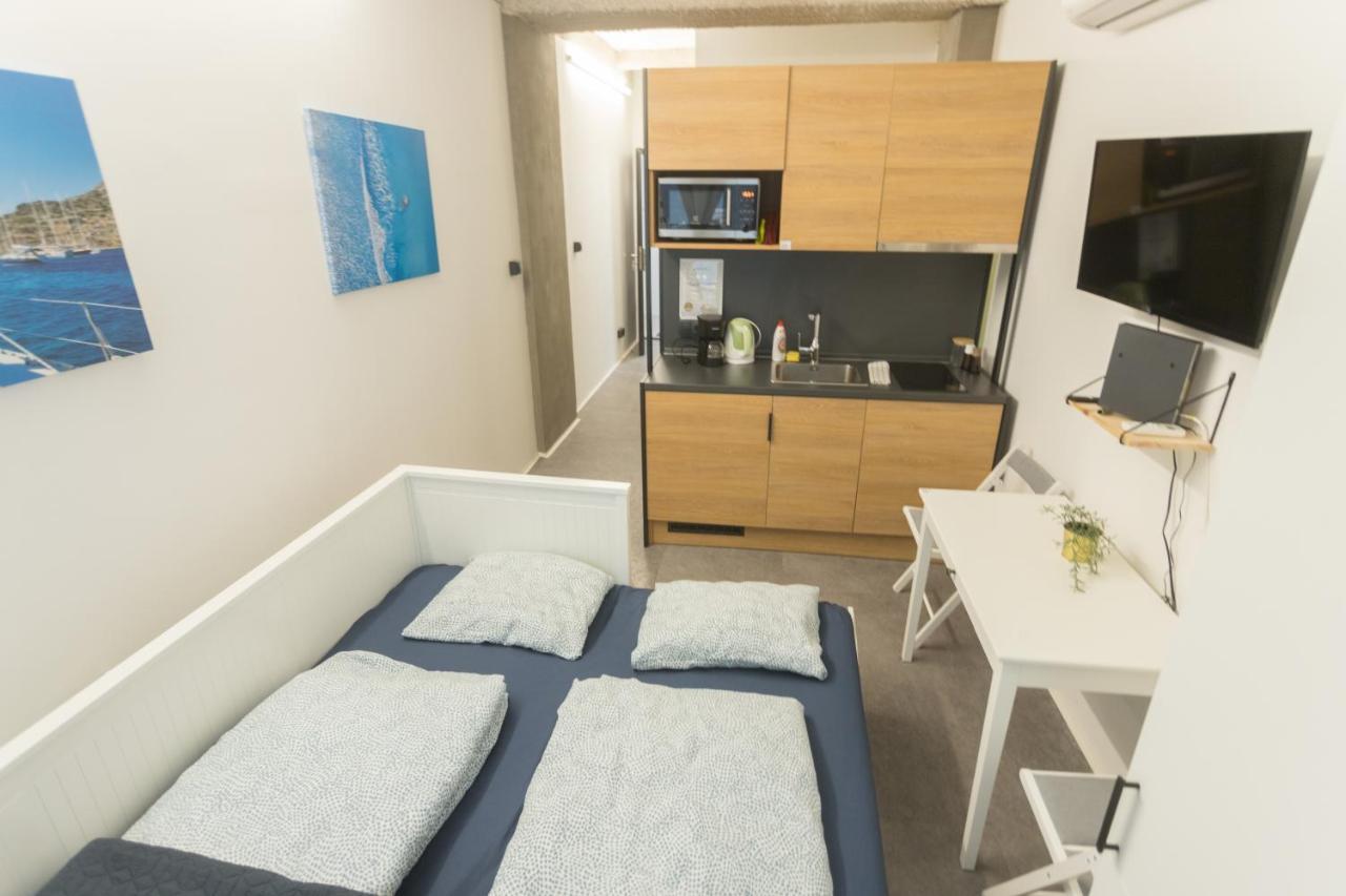 Peaceful Basement Apartment With Terrace & Free Gym Boedapest Buitenkant foto
