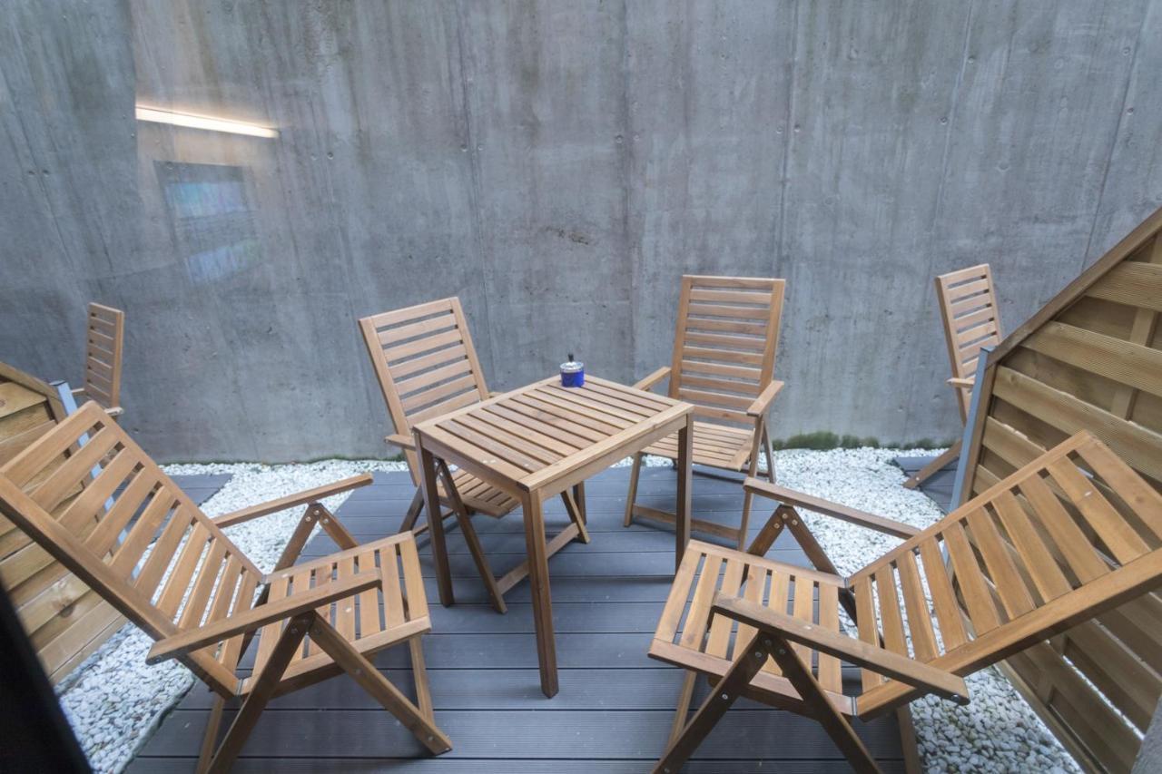 Peaceful Basement Apartment With Terrace & Free Gym Boedapest Buitenkant foto
