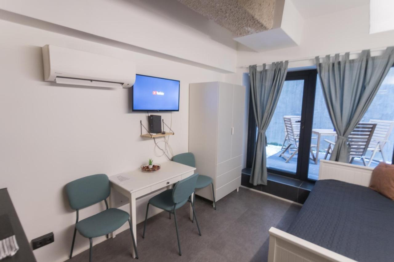 Peaceful Basement Apartment With Terrace & Free Gym Boedapest Buitenkant foto
