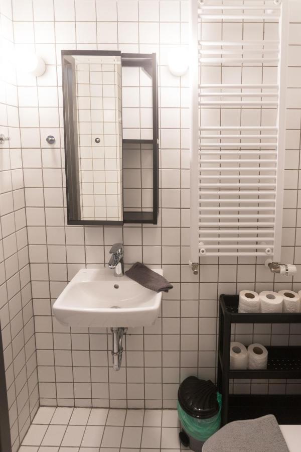 Peaceful Basement Apartment With Terrace & Free Gym Boedapest Buitenkant foto