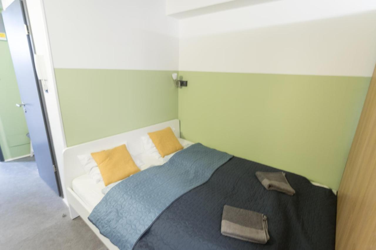 Peaceful Basement Apartment With Terrace & Free Gym Boedapest Buitenkant foto